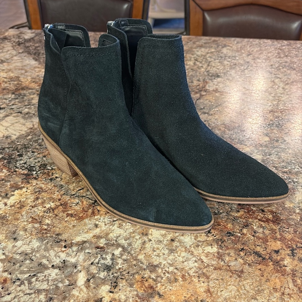 NWOT NOBLE X | Western Inspired Suede Booties

Size 8.5